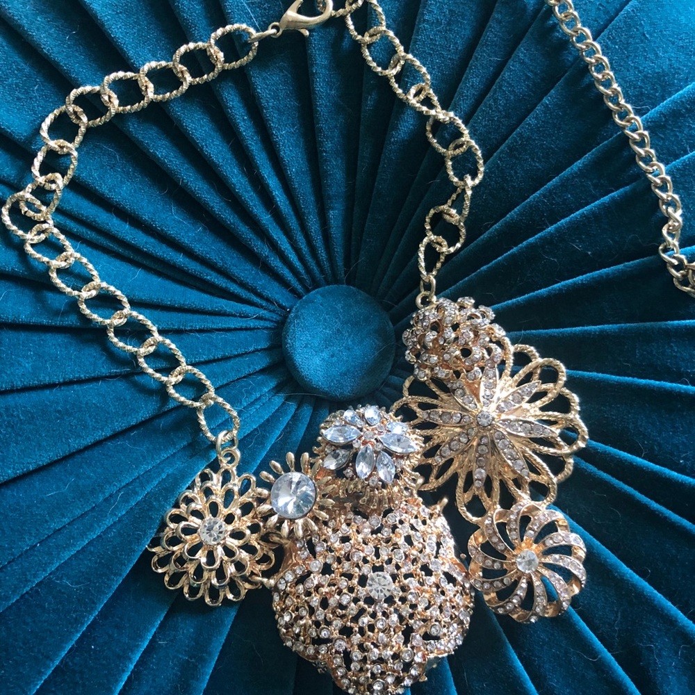 Stunning gold statement necklace